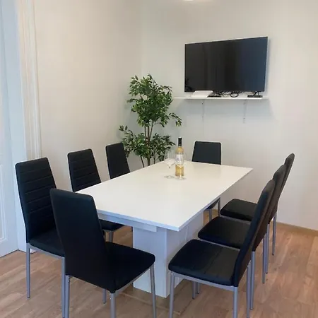 Designed Apartment Next To Vaclav Square With Terrace And Private Garage 布拉格 外观 照片