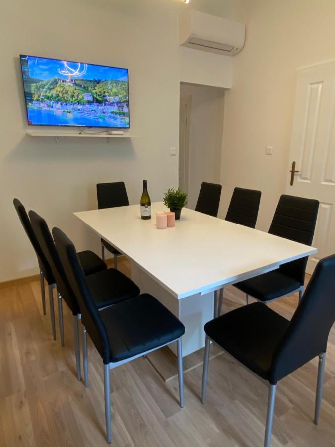 Designed Next To Vaclav Square With Terrace And Private Garage Apartamento Praga