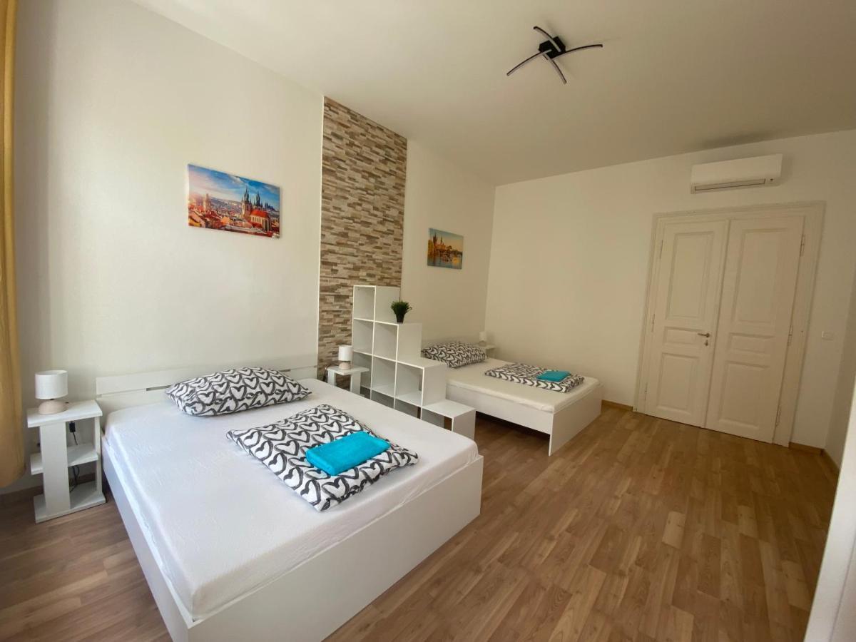 Designed Next To Vaclav Square With Terrace And Private Garage Praga