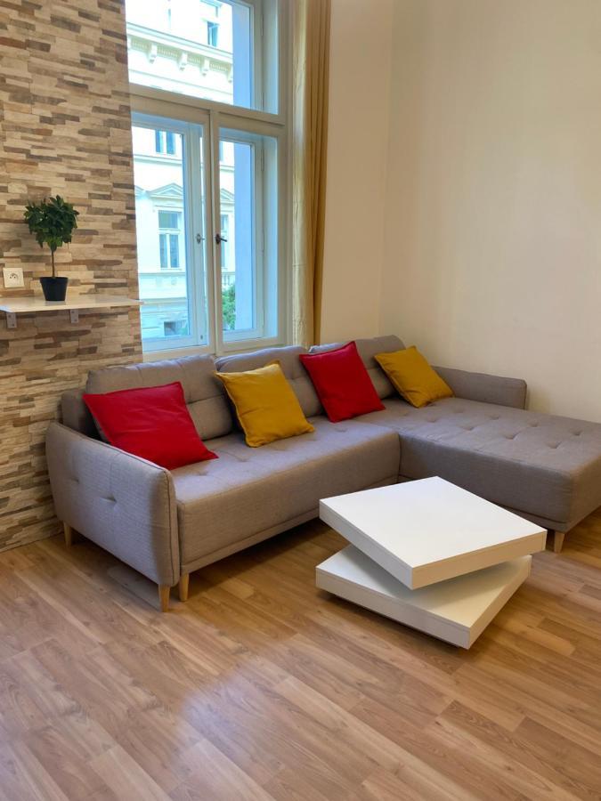 公寓 Designed Next To Vaclav Square With Terrace And Private Garage *
